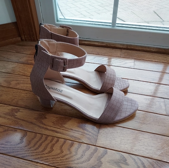 *SOLD* Dusty pink heels - Picture 2 of 4